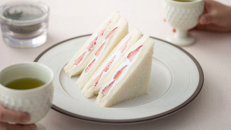 春にぴったり! 華やかないちごサンドと 『032 つゆひかり 頴娃』