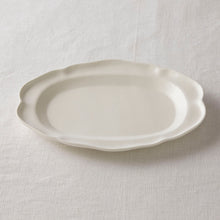 画像をギャラリービューアに読み込む, 亀田文 白釉花形オーバルリム皿