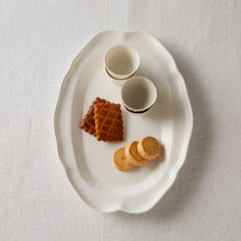 画像をギャラリービューアに読み込む, 亀田文 白釉花形オーバルリム皿