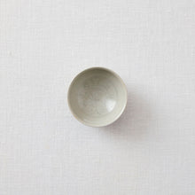 画像をギャラリービューアに読み込む, 齋藤有希子 牡丹唐草白釉平茶杯