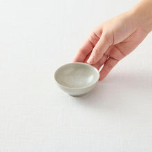 画像をギャラリービューアに読み込む, 齋藤有希子 牡丹唐草白釉平茶杯