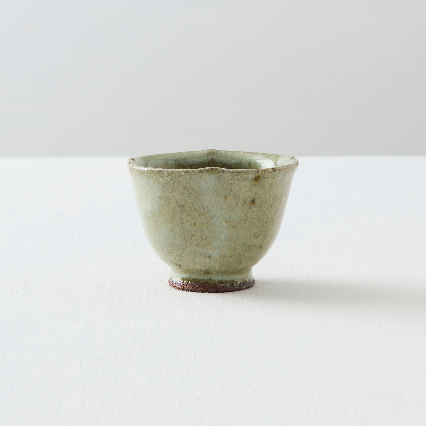 酒匂ふみ 灰白花湯呑(酒匂ふみ) – 煎茶堂東京オンライン