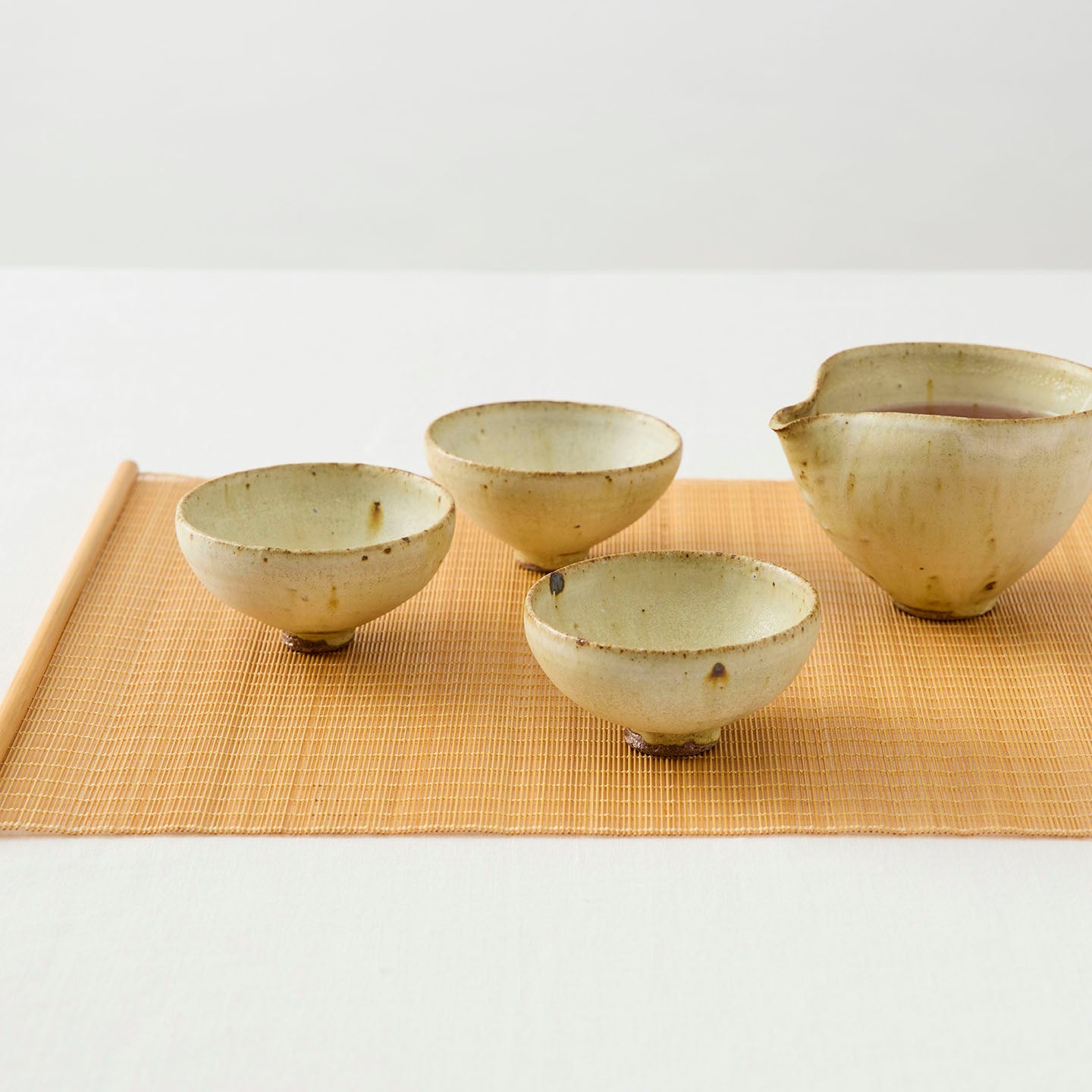ホワイト 八角洋皿 大 - 益子焼の小さな窯元「よしざわ窯