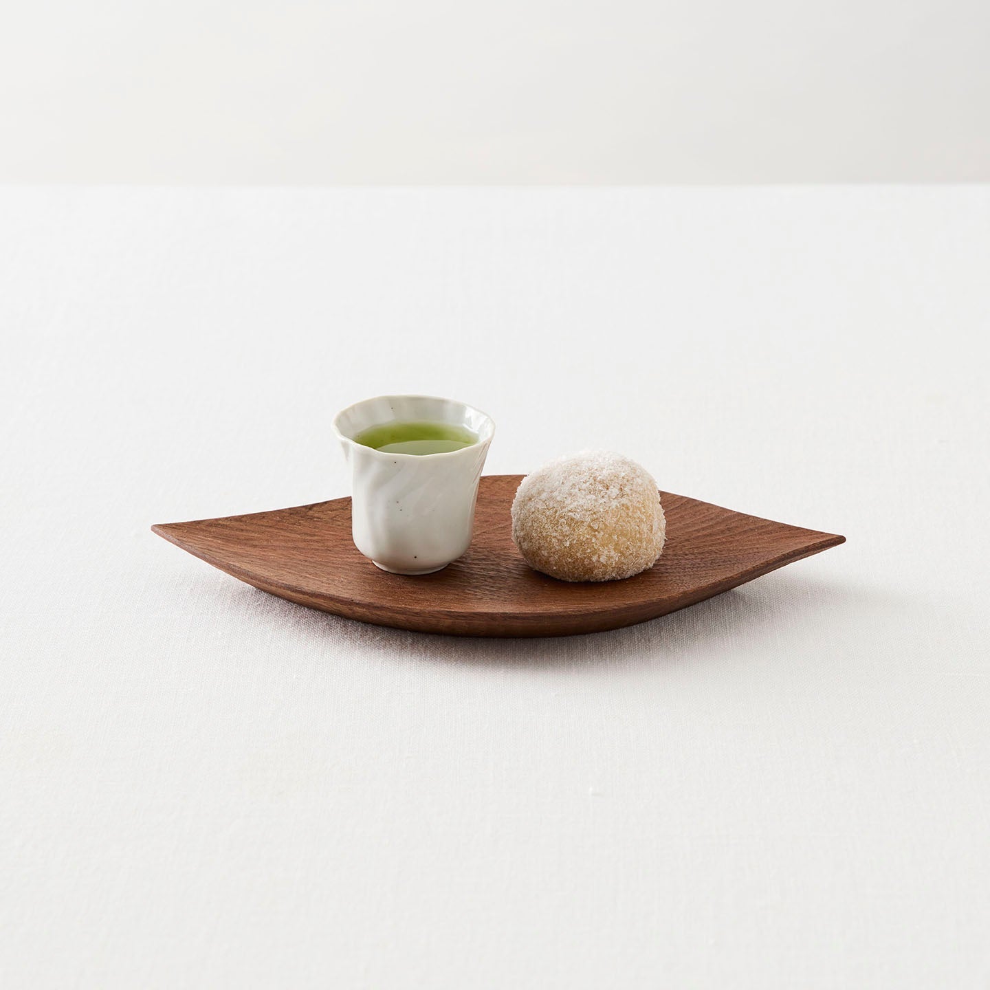 昭和时期手作り木製菓子入れ 葉の彫刻 木彫りの菓子器 葉っぱ模様 | 木を彫る日々