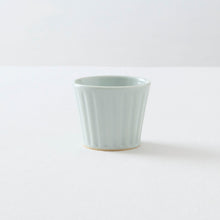 画像をギャラリービューアに読み込む, 土井善男 乳白釉シノギ猪口