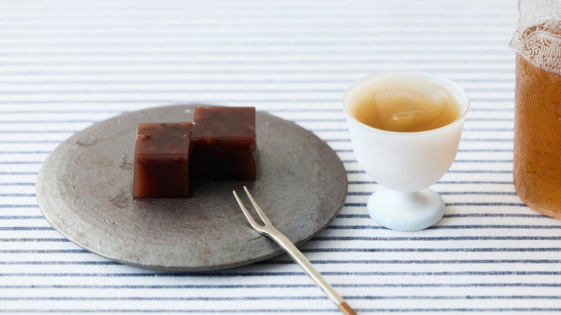 「スモーキーほうじ茶」と水羊羹で味わう、初夏の涼やかレシピ
