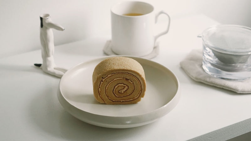 お菓子とお茶｜東京・成城アルプスの「モカロール」と「四季春」