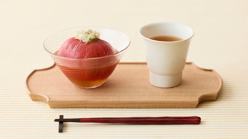 「和紅茶 しずかおり」と出汁香るトマトのおでん。涼を味わうレシピ