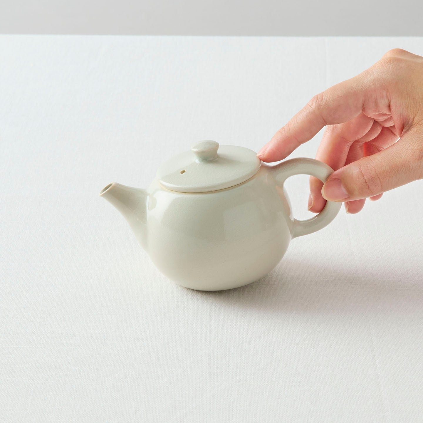 北井里佳 白土茶壺 丸(北井里佳) – 煎茶堂東京オンライン