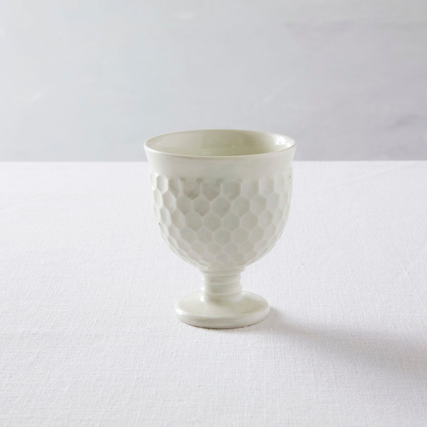 阿部春弥 白磁しのぎ亀甲ゴブレット(阿部春弥) – 煎茶堂東京オンライン
