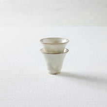 画像をギャラリービューアに読み込む, 荒賀文成 粉引き茶杯
