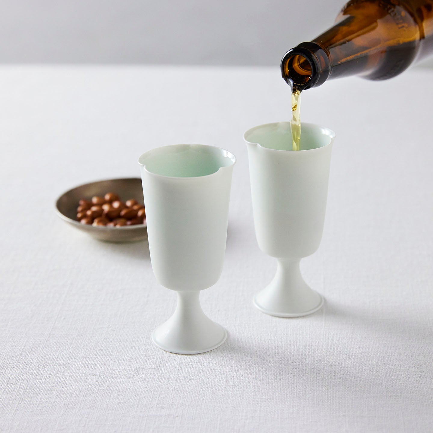 阿部良雄作　不二見窯　染付　草むらの兎　茶碗　共箱　栞付　茶道具 阿部良雄作 不二見窯 染付 草むらの兎 茶碗 共箱 栞付