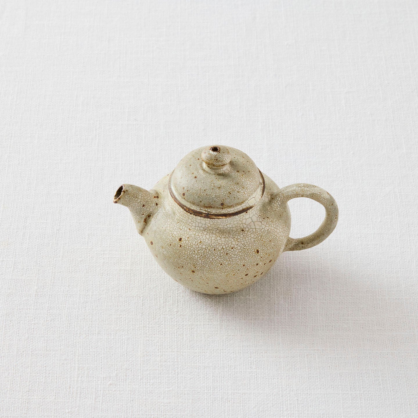天野千香 ヒビ粉引後手急須 茶壺(天野千香) – 煎茶堂東京オンライン