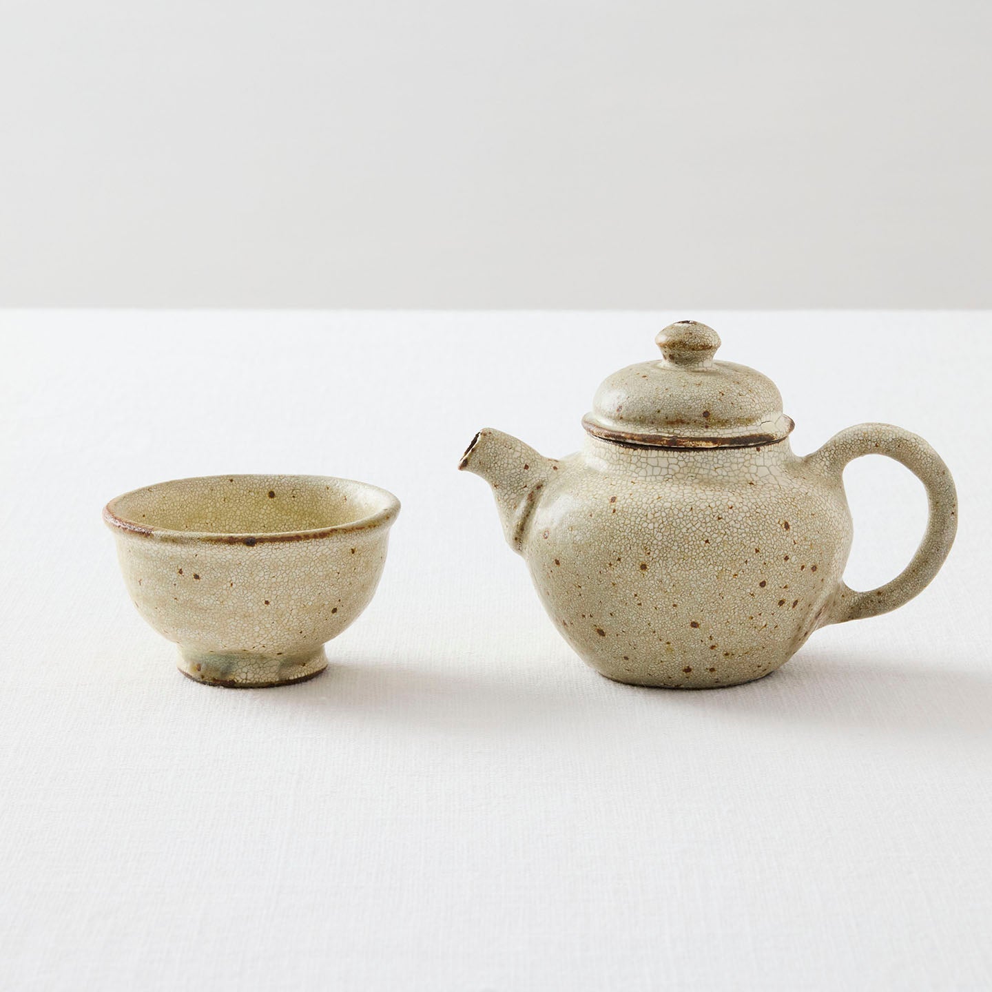 天野千香 ヒビ粉引後手急須 茶壺(天野千香) – 煎茶堂東京オンライン