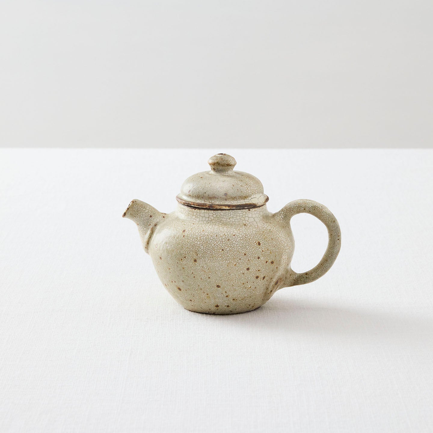 愛おしい、ヒビ模様。天野千香さんのヒビ粉引のお茶道具 – 煎茶堂東京