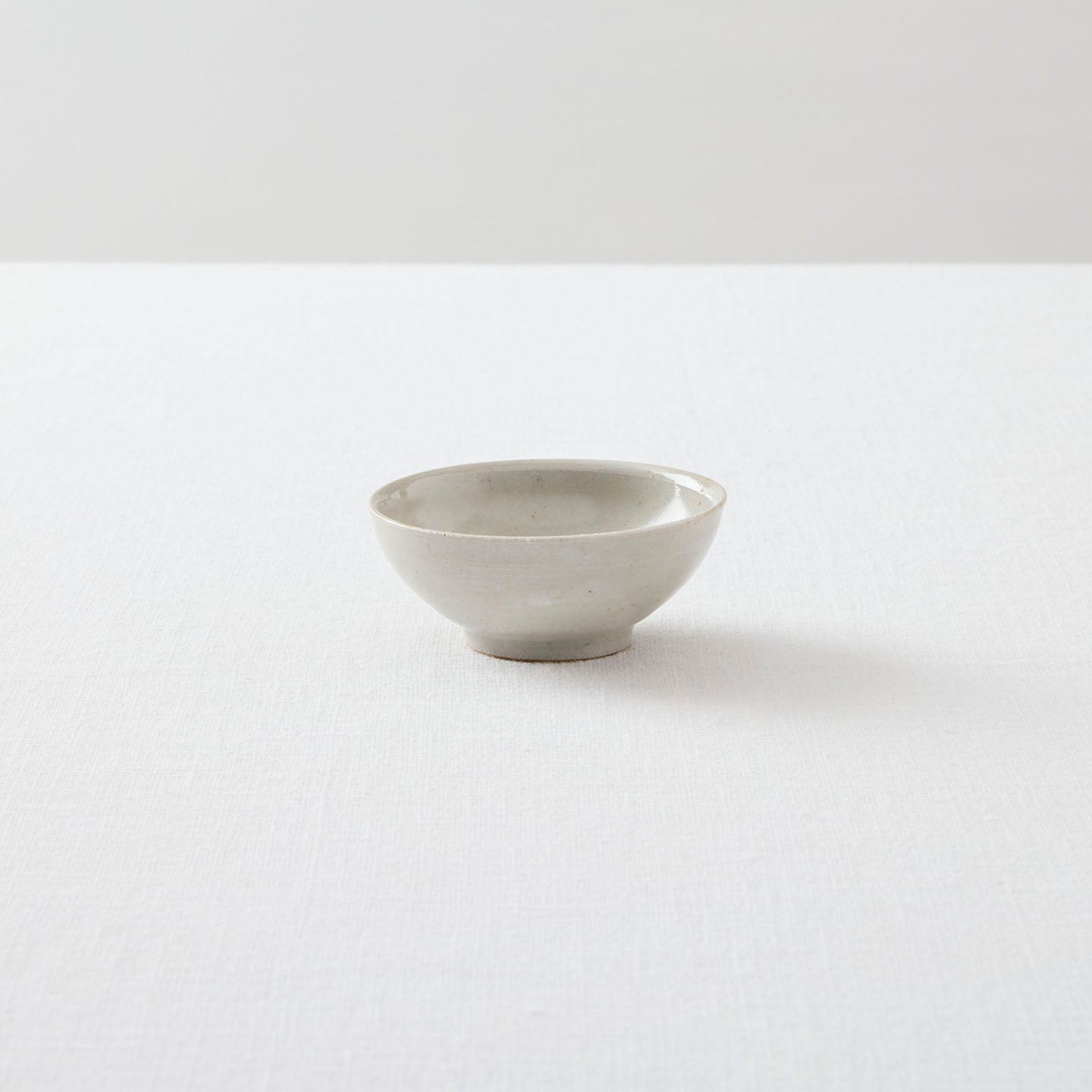 齋藤有希子 牡丹唐草白釉平茶杯(齋藤有希子) – 煎茶堂東京オンライン