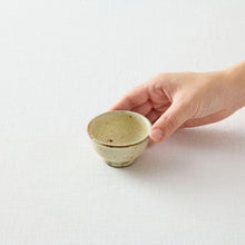 画像をギャラリービューアに読み込む, 天野千香 ヒビ粉引茶杯
