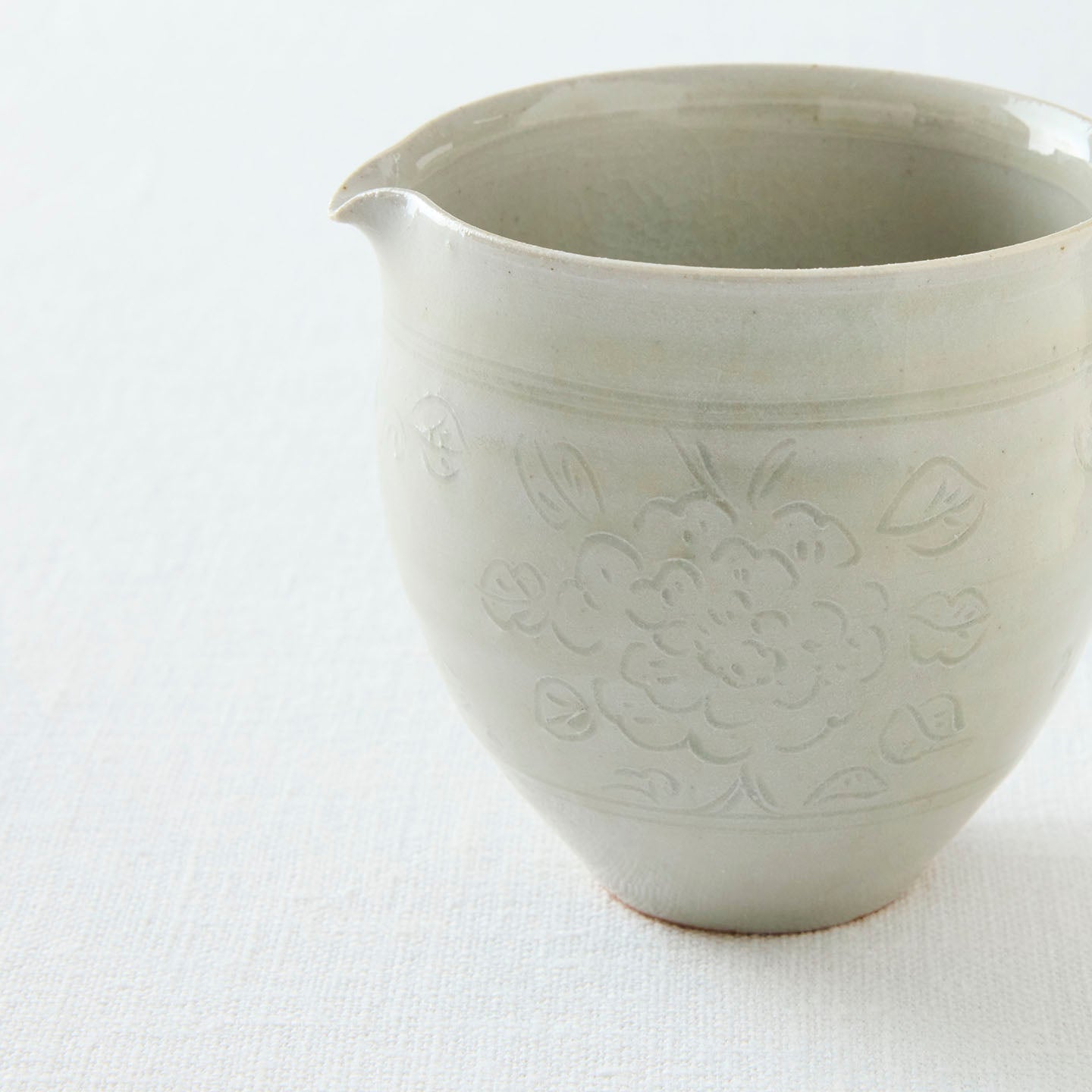 齋藤有希子 牡丹唐草白釉茶海(齋藤有希子) – 煎茶堂東京オンライン