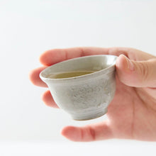 画像をギャラリービューアに読み込む, 齋藤有希子 牡丹唐草茶杯
