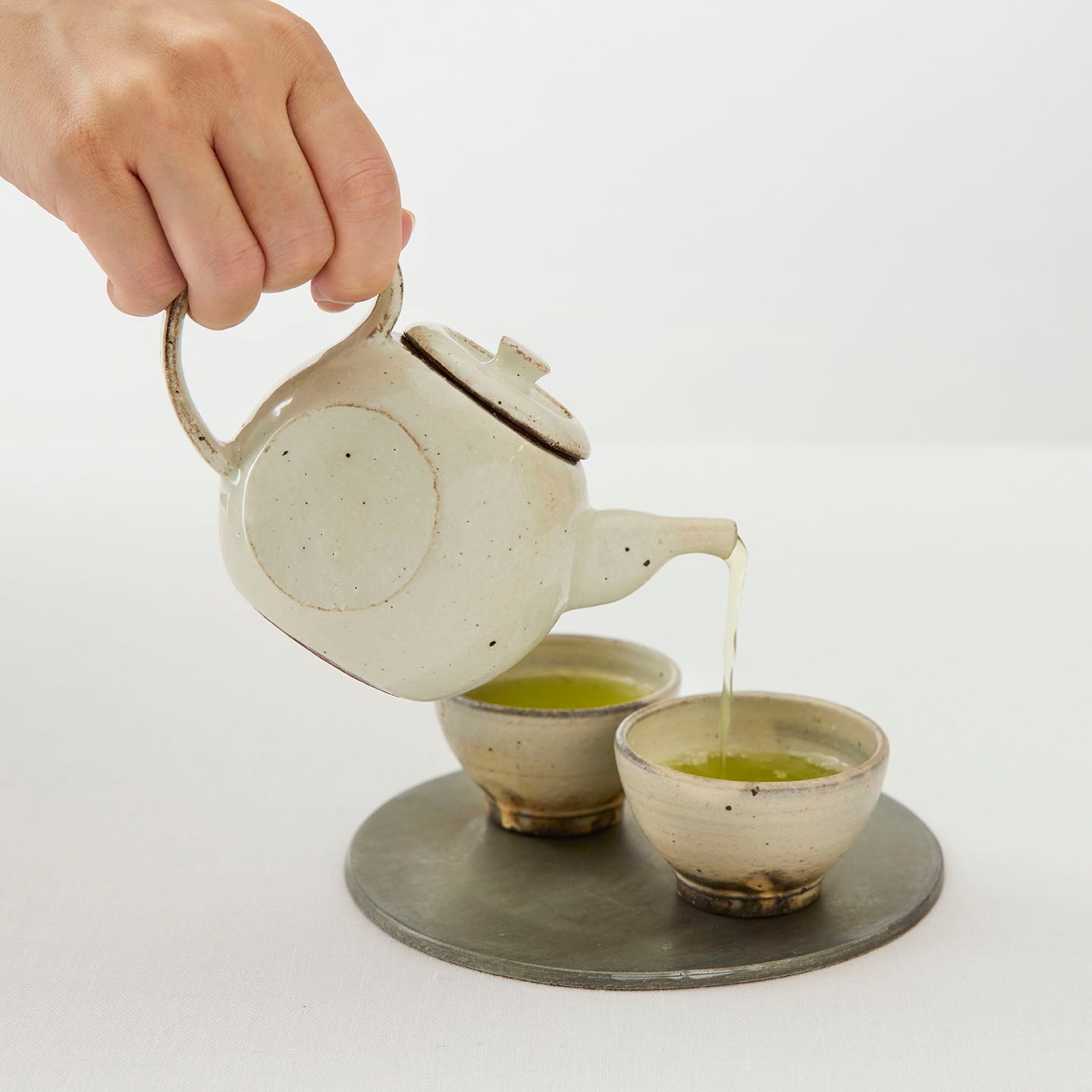 淡海陶芸研究所 白泥糸切ティーポット(淡海陶芸研究所) – 煎茶堂