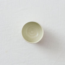 画像をギャラリービューアに読み込む, タナカシゲオ 青花秋草文盃（約70ml）
