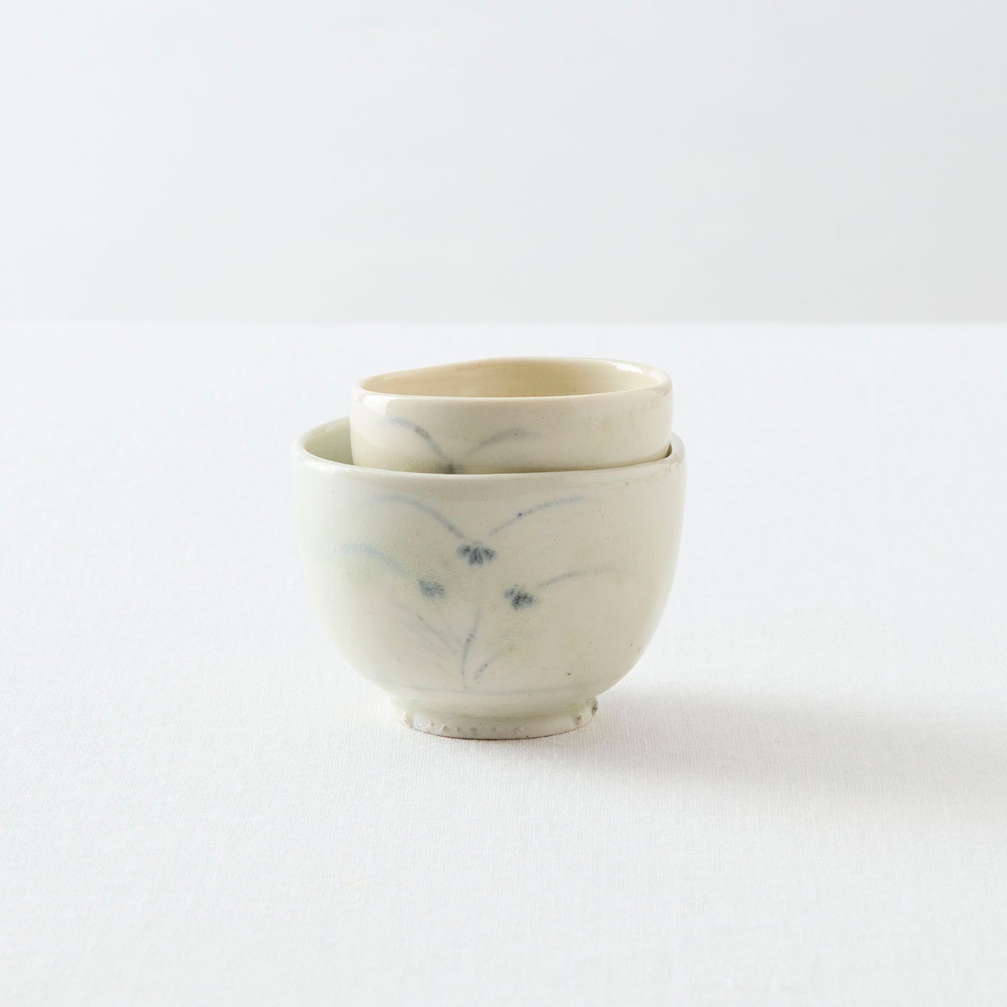 タナカシゲオ 青花秋草文盃（約70ml）(タナカシゲオ) – 煎茶堂東京
