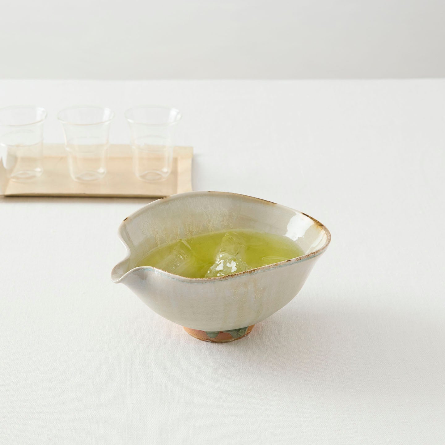 光藤佐 白磁片口酒注5寸(光藤佐) – 煎茶堂東京オンライン
