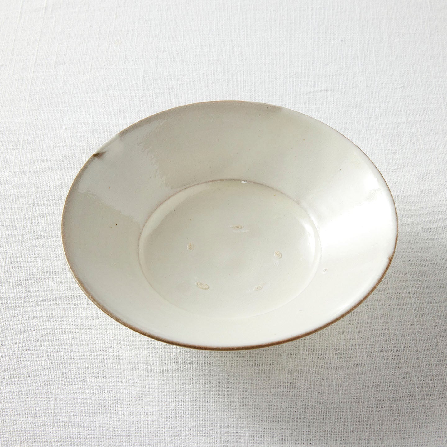 荒土粉引の器 荒賀文成 ヒビ粉引き5寸つば皿(荒賀文成) – 煎茶堂東京オンライン