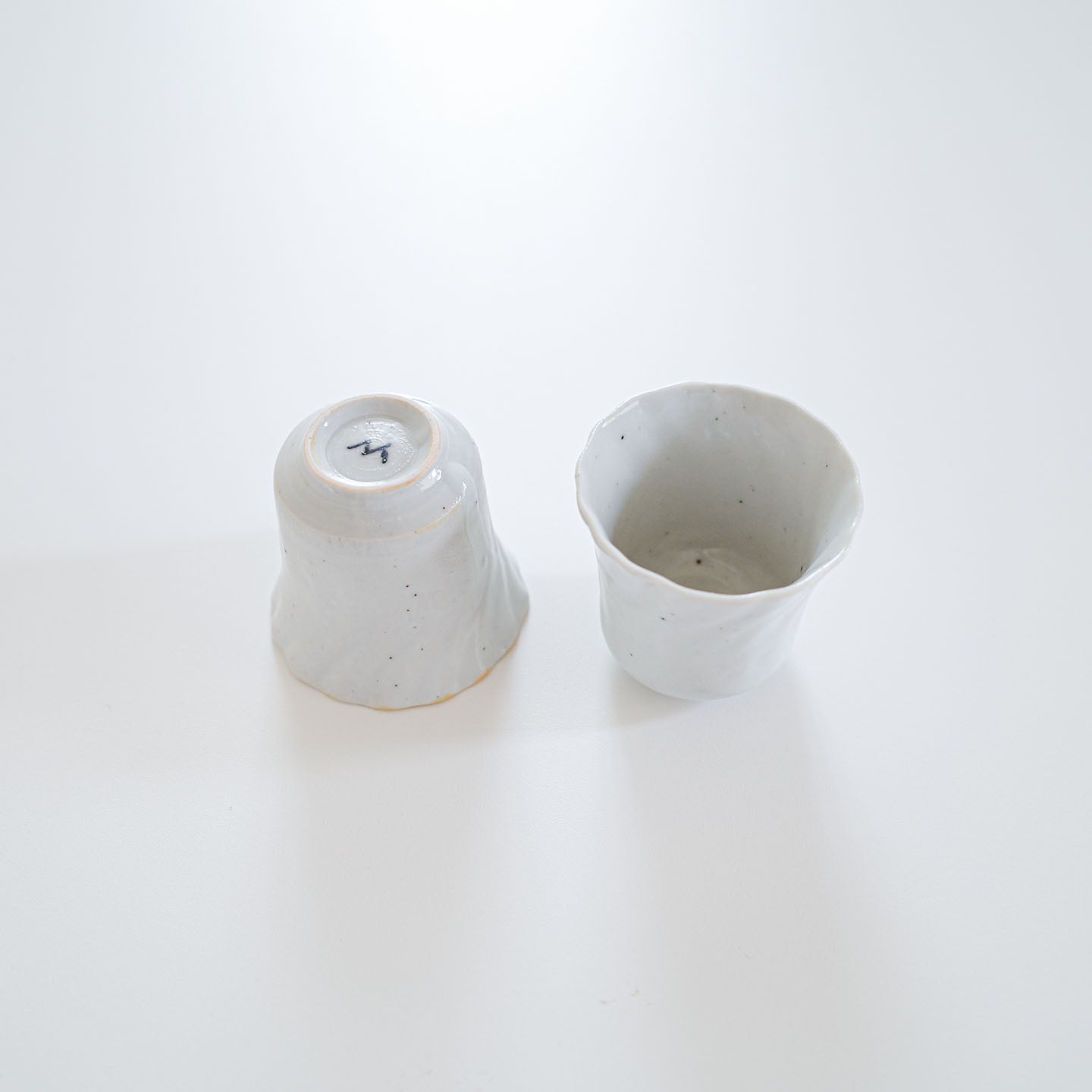 安齋新・厚子 白磁ねじり杯(安齋新・厚子) – 煎茶堂東京オンライン