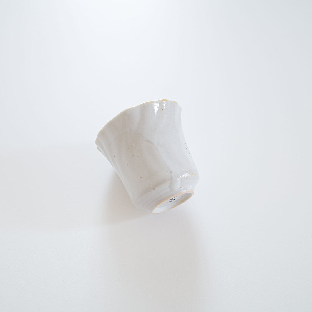 安齋新・厚子 白磁ねじり杯(安齋新・厚子) – 煎茶堂東京オンライン