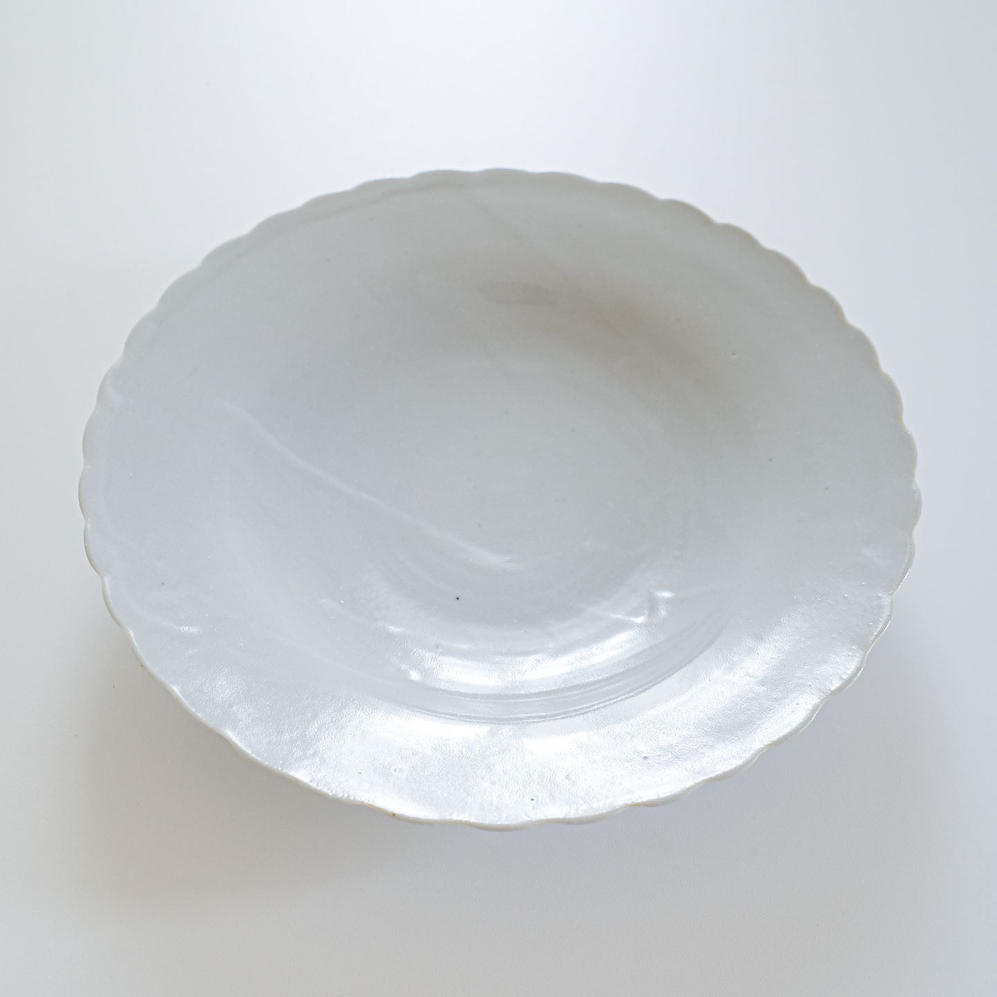 安齋新・厚子 白磁菊花皿(安齋新・厚子) – 煎茶堂東京オンライン