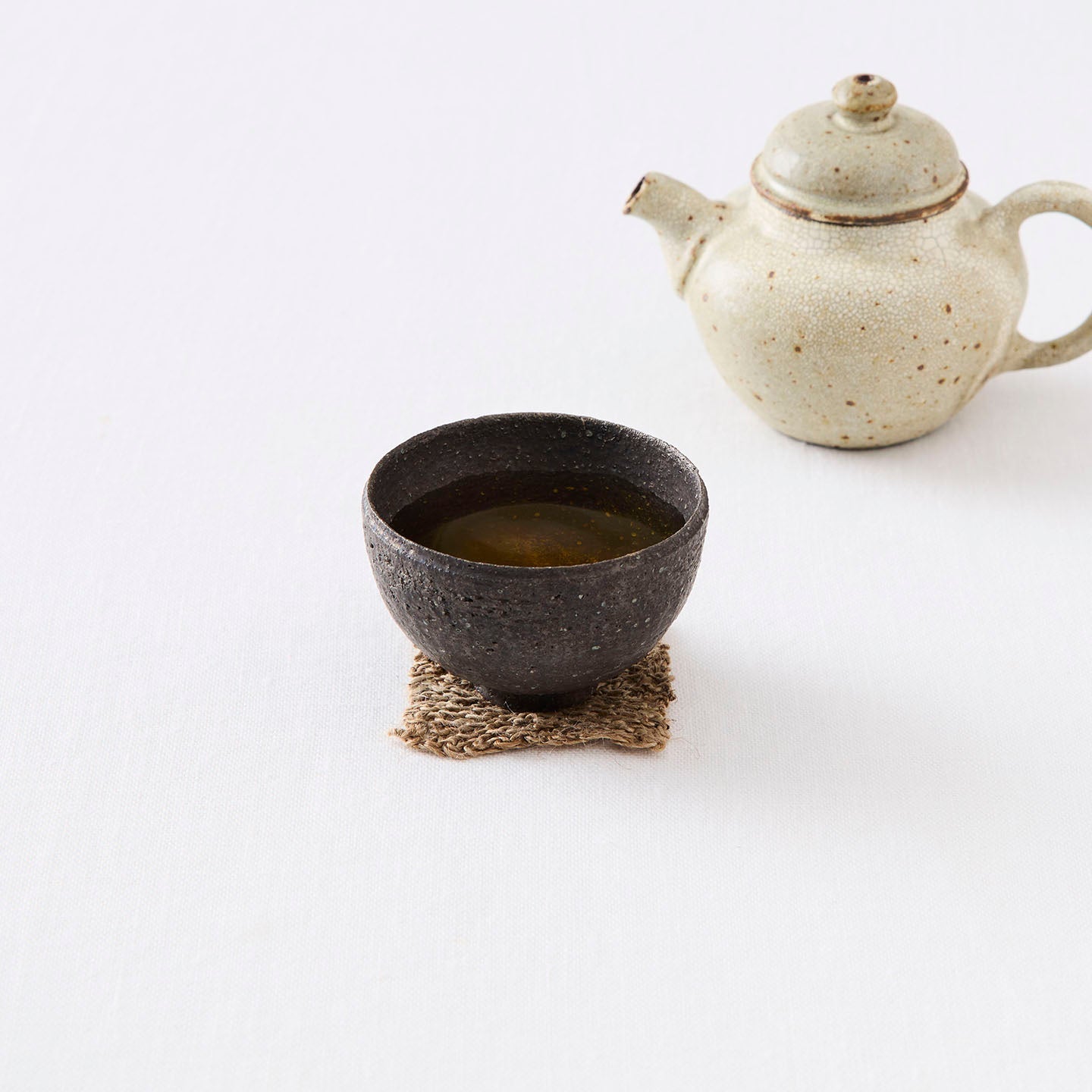 静寂を映し出す。遠藤岳さんの茶器 – 煎茶堂東京オンライン