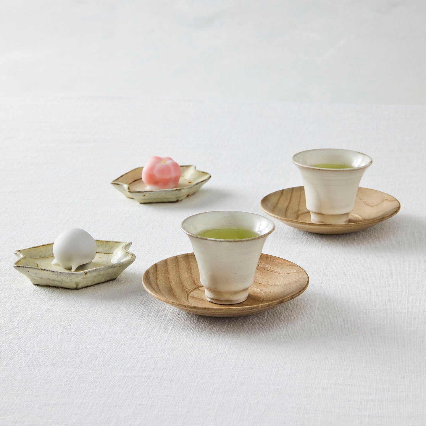 荒賀文成 ヒビ粉引き5寸つば皿(荒賀文成) – 煎茶堂東京オンライン
