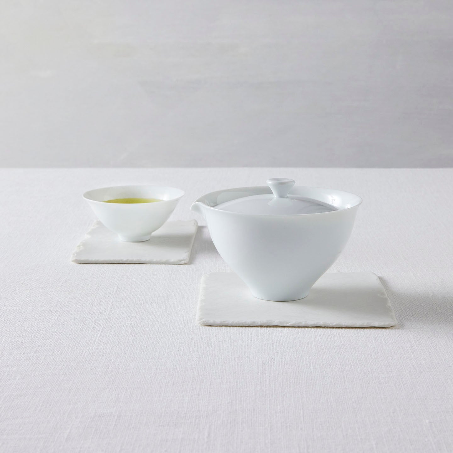 お茶の時間をもっと美しく。李荘窯の白磁の器 – 煎茶堂東京オンライン